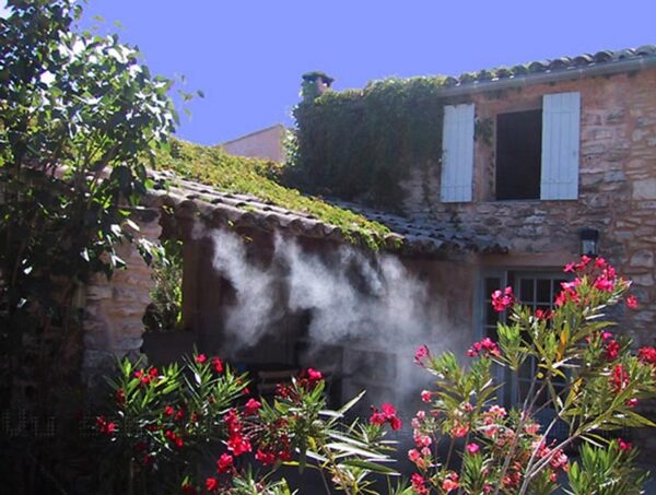 Brumisateur de terrasse mise en situation sur maison provencal