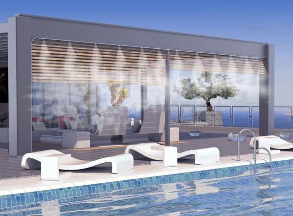 Brumisateur extérieur installé à côté d'une piscine